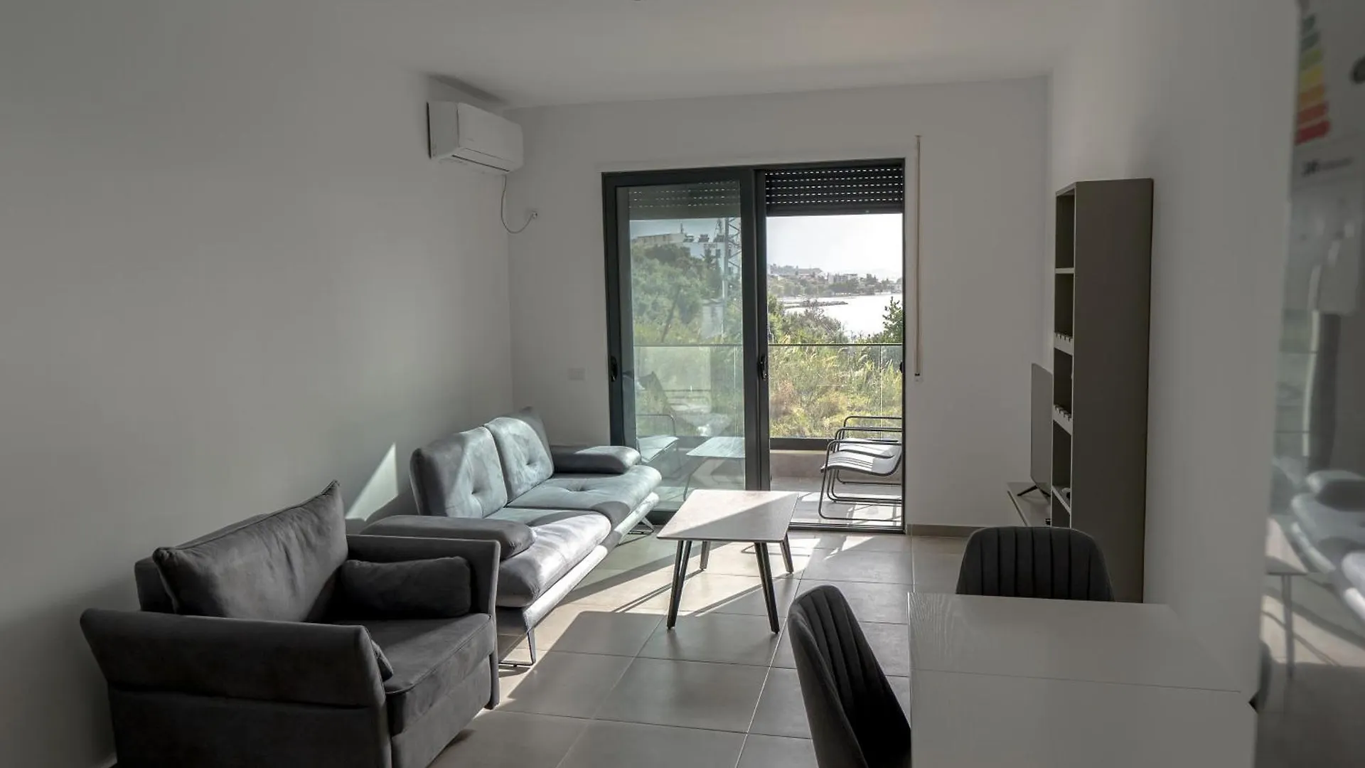 Apartment Crystal Beach Radhime Vlore