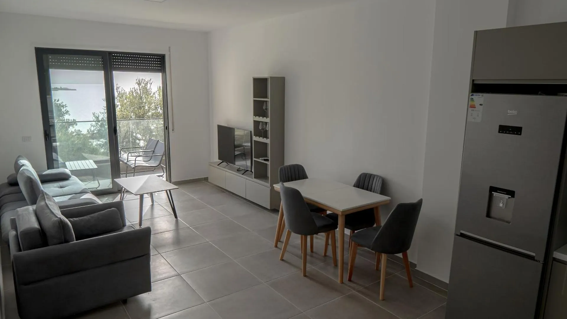 Apartment Crystal Beach Radhime Vlore