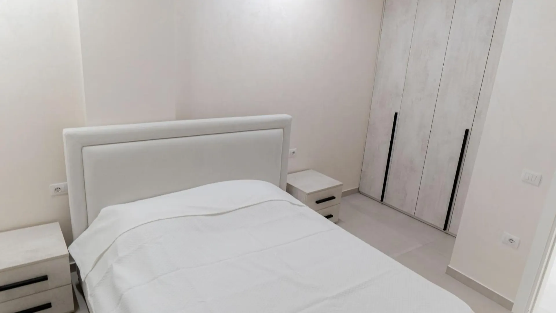 Crystal Beach Radhime Vlore 0*,