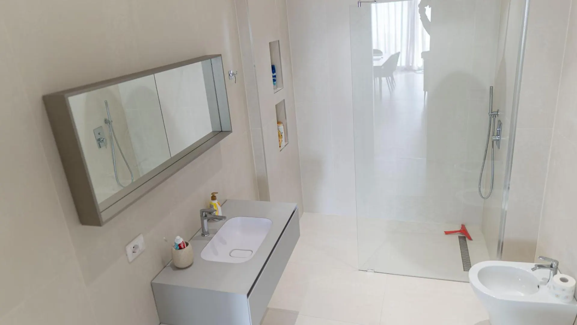 Apartment Crystal Beach Radhime Vlore