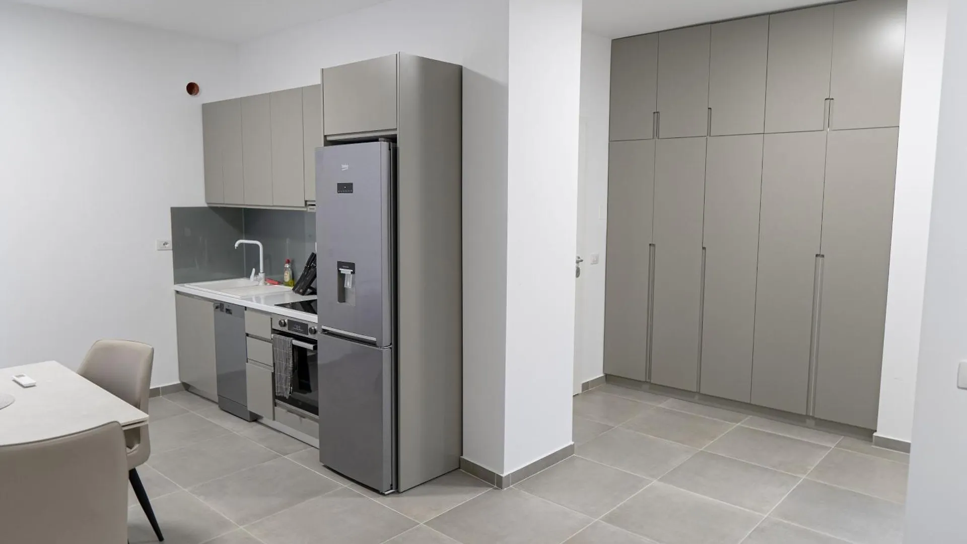 Apartment Crystal Beach Radhime Vlore