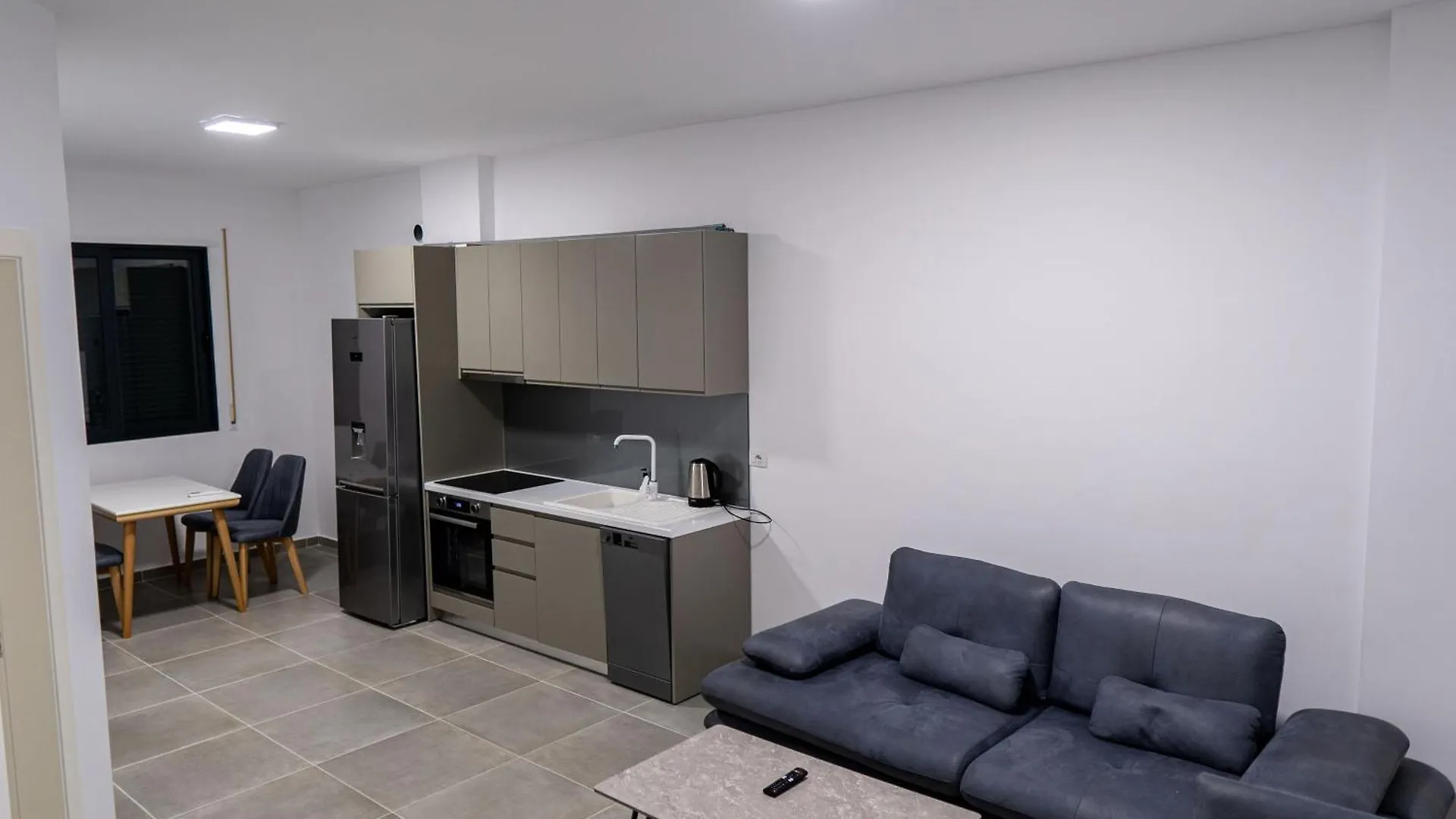 Apartment Crystal Beach Radhime Vlore
